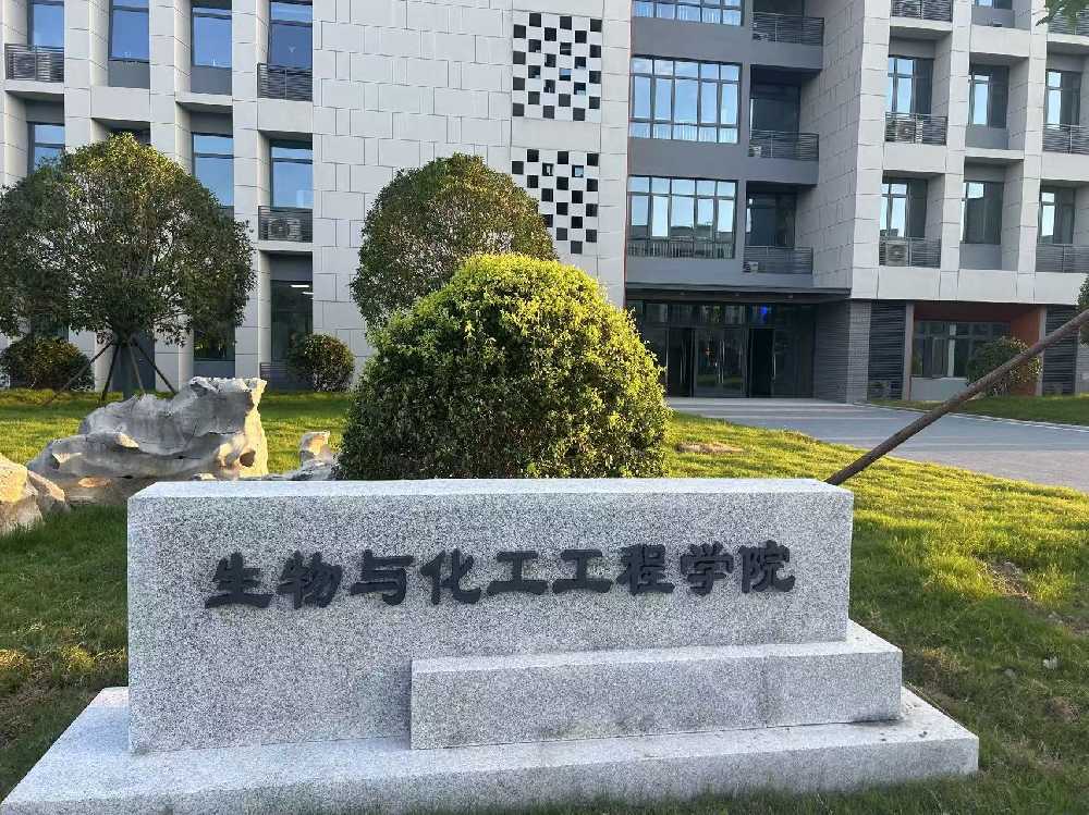 思南县扬州职业大学体育场高杆灯项目
